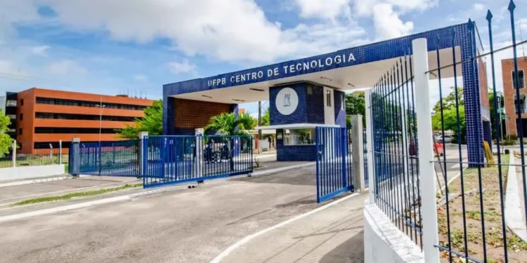 Vencidos pelo cansaço, professores da UFPB encerram greve