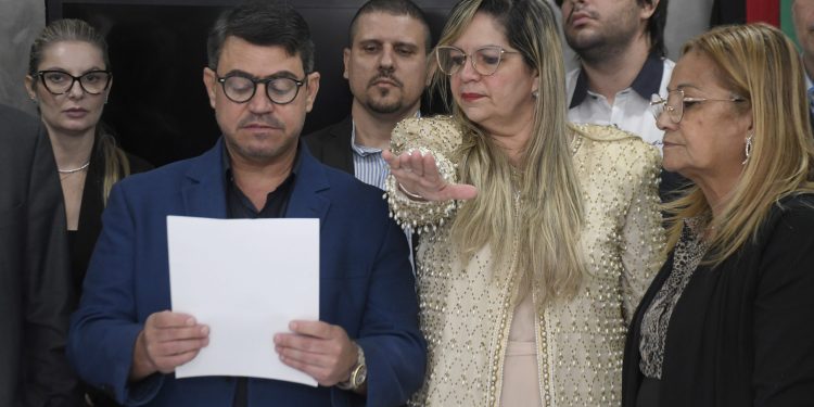 Raissa Lacerda toma posse na CMJP, na vaga deixada pelo Professor Gabriel