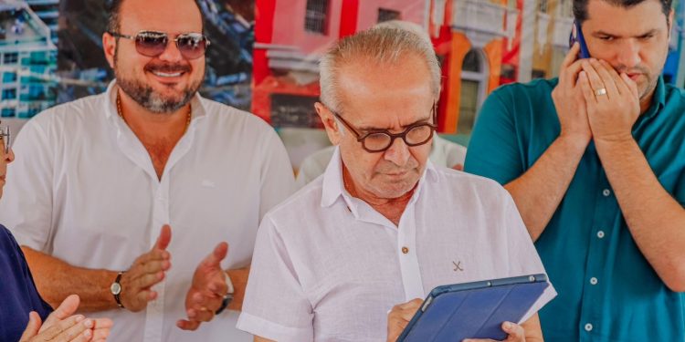 Cícero anuncia construção da Cozinha Comunitária do Alto do Mateus