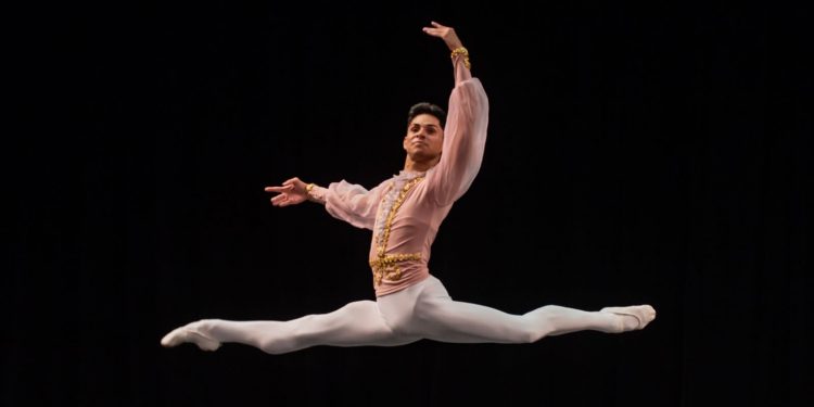 Pessoense conquista prêmio de melhor bailarino do Festival de Joinville