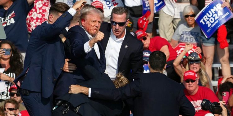 Donald Trump sofre atentado durante comício na Pensilvânia (EUA)