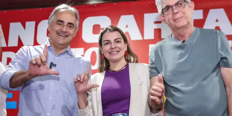 Cartaxo oficializa mulher de Ricardo Coutinho como vice