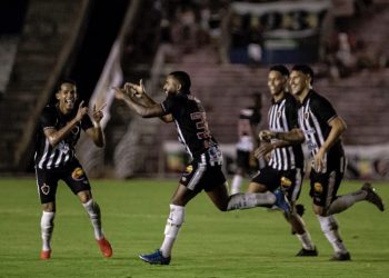 Botafogo vence a Aparecidense-GO e reassume a liderança da Série C