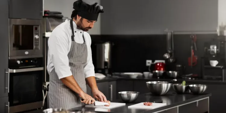 Anvisa proíbe barba e adornos pessoais em chefes de cozinha da PB