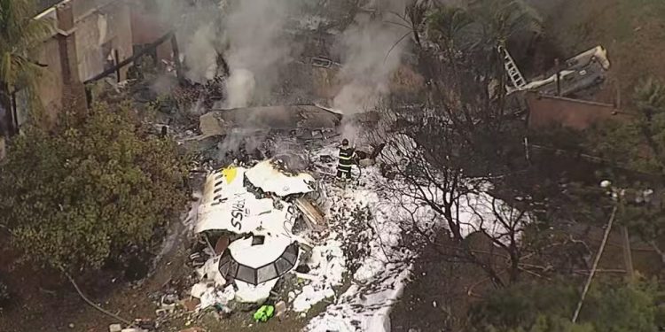 Avião da VoePass cai no interior de SP e mata 62 pessoas