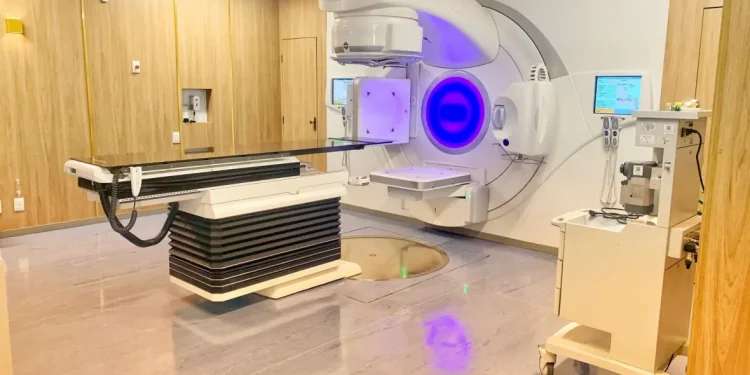 Hospital Laureano inaugura o acelerador linear mais moderno do país