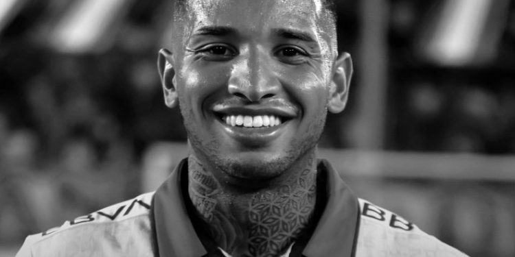 Morre zagueiro uruguaio que passou mal em jogo contra o São Paulo