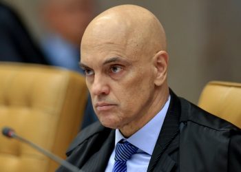 Moraes manda suspender o X no Brasil