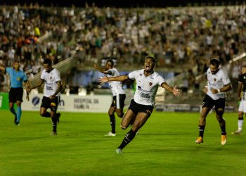Botafogo-PB vence Figueirense e garante vaga no quadrangular da Série C