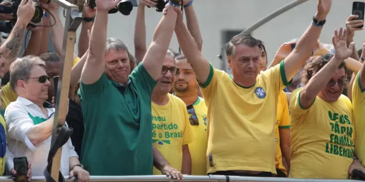 Em evento na Paulista, Bolsonaro pede “freio” do Senado em Alexandre de Moraes