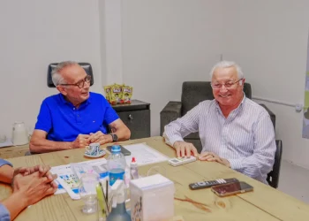 Frei Anastácio rompe com dupla Cartaxo/Ricardo e anuncia apoio à Cícero