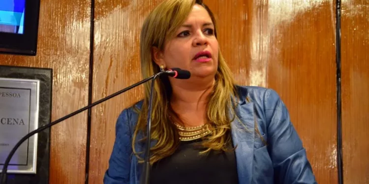 Vereadora Raissa Lacerda renuncia candidatura