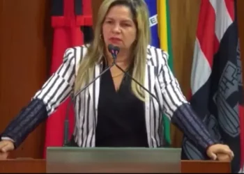 Vereadora Raissa Lacerda usa a tribuna da Câmara de JP e acusa Dinho por crimes que a levaram à prisão