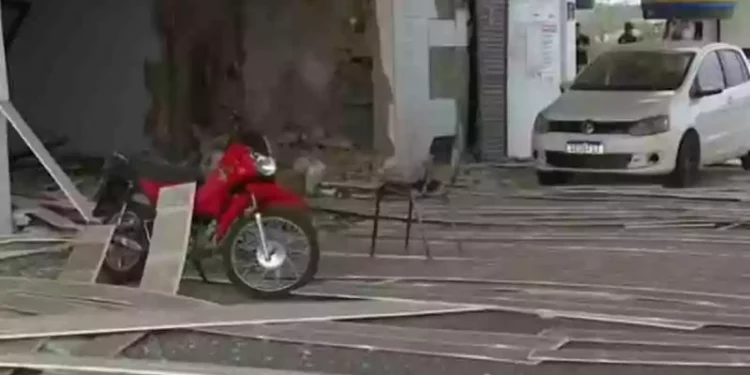 Brandidos explodem posto de combustível em CG e roubam malote de dinheiro