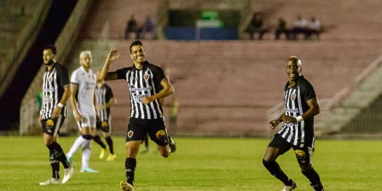 Tarde demais: Botafogo-PB volta a vencer na Série C