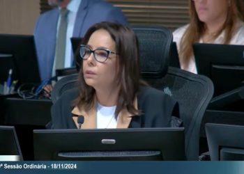 TRE manda tirar tornozeleiras de Dinho e Lauremília Lucena