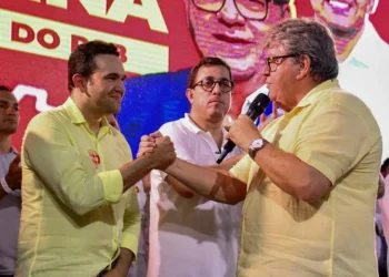 João diz que governo está aberto para volta de Jhony Bezerra