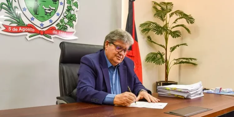 João Azevêdo nomeia mais 214 aprovados no concurso da Polícia Civil