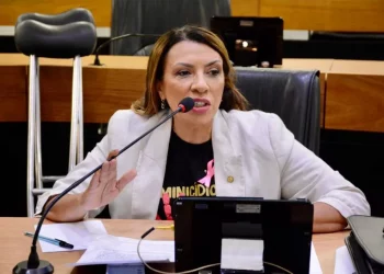 Cida Ramos deixa a oposição e amplia a base de João Azevêdo na ALPB