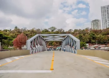 Cícero entrega primeira ponte para veículos que liga os bairros São José e Manaíra, em JP