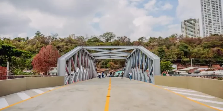 Cícero entrega primeira ponte para veículos que liga os bairros São José e Manaíra, em JP