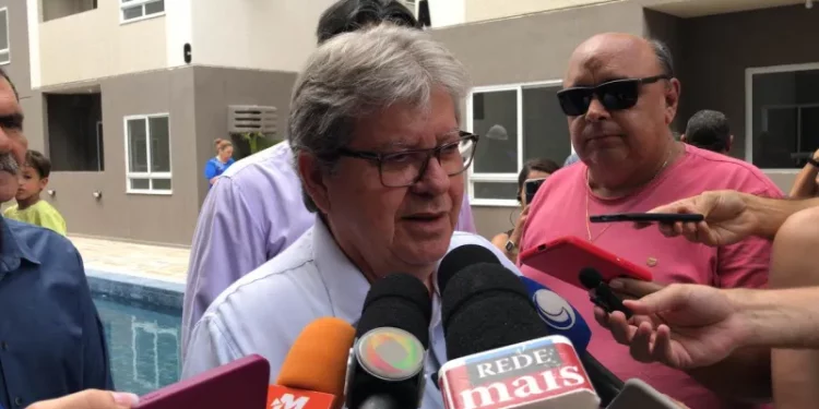 João traz dos bastidores ao público nome de Deusdete Queiroga para sucessão em 2026