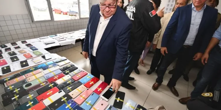 Polícia Civil lança ação especial para recuperar celular roubado e prender ladrão