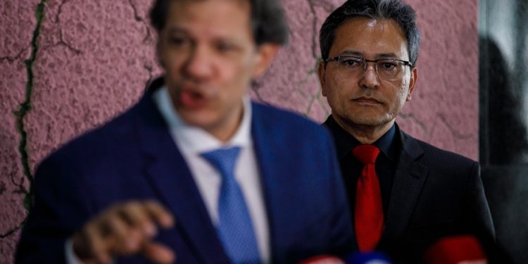 Após repercussão negativa, governo Lula recua do monitoramento do PIX