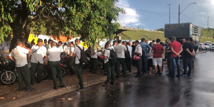 Motoristas de ônibus mantêm greve em João Pessoa