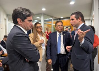 Adriano Galdino é recebido por Hugo Motta na presidência da Câmara