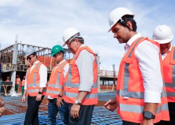 João Azevêdo visita obras no Polo Turístico Cabo Branco