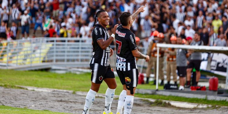 Botafogo goleia Campinense e provoca demissão do treinador adversário