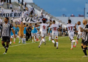 Botafogo-PB vence o Treze no Amigão por 2 a 1 e coloca um pé na final do Paraibano