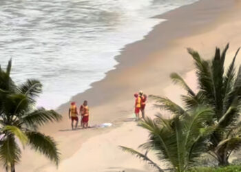 Bombeiros resgatam corpo de turista afogado em Coqueirinho