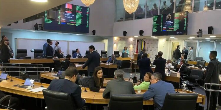 ALPB aprova indicação da filha de Adriano Galdino para o TCE