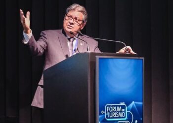 João Azevêdo apresenta potencial turístico da PB para Europa