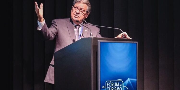 João Azevêdo apresenta potencial turístico da PB para Europa