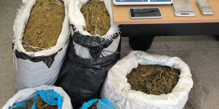 Polícia prende dupla com mais de 50kg de maconha em CG