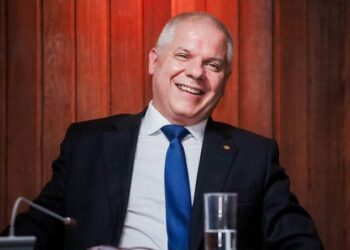 Nomeado por Lula, presidente do INSS é alvo de operação da Polícia Federal