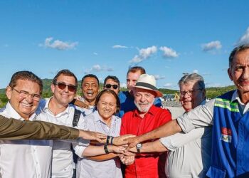 Adriano Galdino celebra entrega de trecho da Transposição, no Sertão paraibano