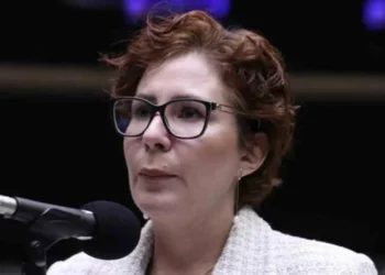 Moraes determina prisão de Carla Zambelli