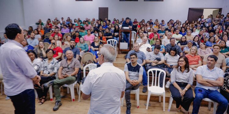 Cícero anuncia aumento de 27,5% para gestores de escolas de JP