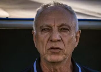 Após entrar no Z4, Botafogo-PB demite treinador e comissão técnica