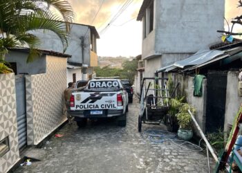 Polícias fazem operação contra facção criminosa que atua na Paraíba