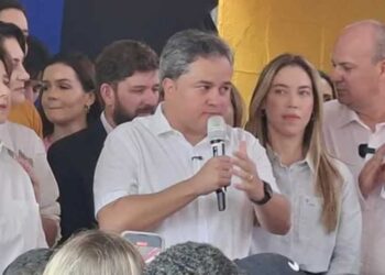 Após aliança com PL, Efraim coloca cargos no Governo Lula à disposição e reforça oposição na PB