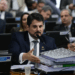 Alexandre de Moraes manda botar tornozeleira em aliado de Bolsonaro