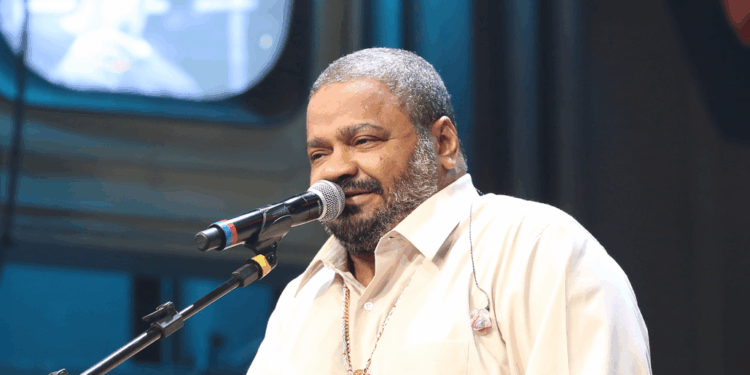 Sambista Arlindo Cruz morre aos 66 anos