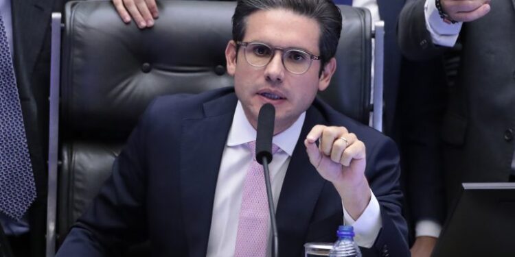 Motta criminaliza protesto da oposição e aciona corregedoria