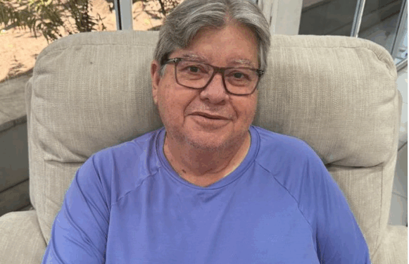 Em casa, João Azevêdo agradece orações