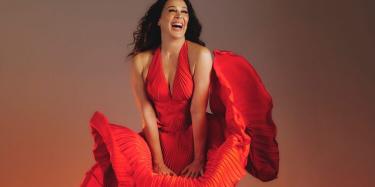 Cláudia Raia traz a JP espetáculo “Cenas da Menopausa”